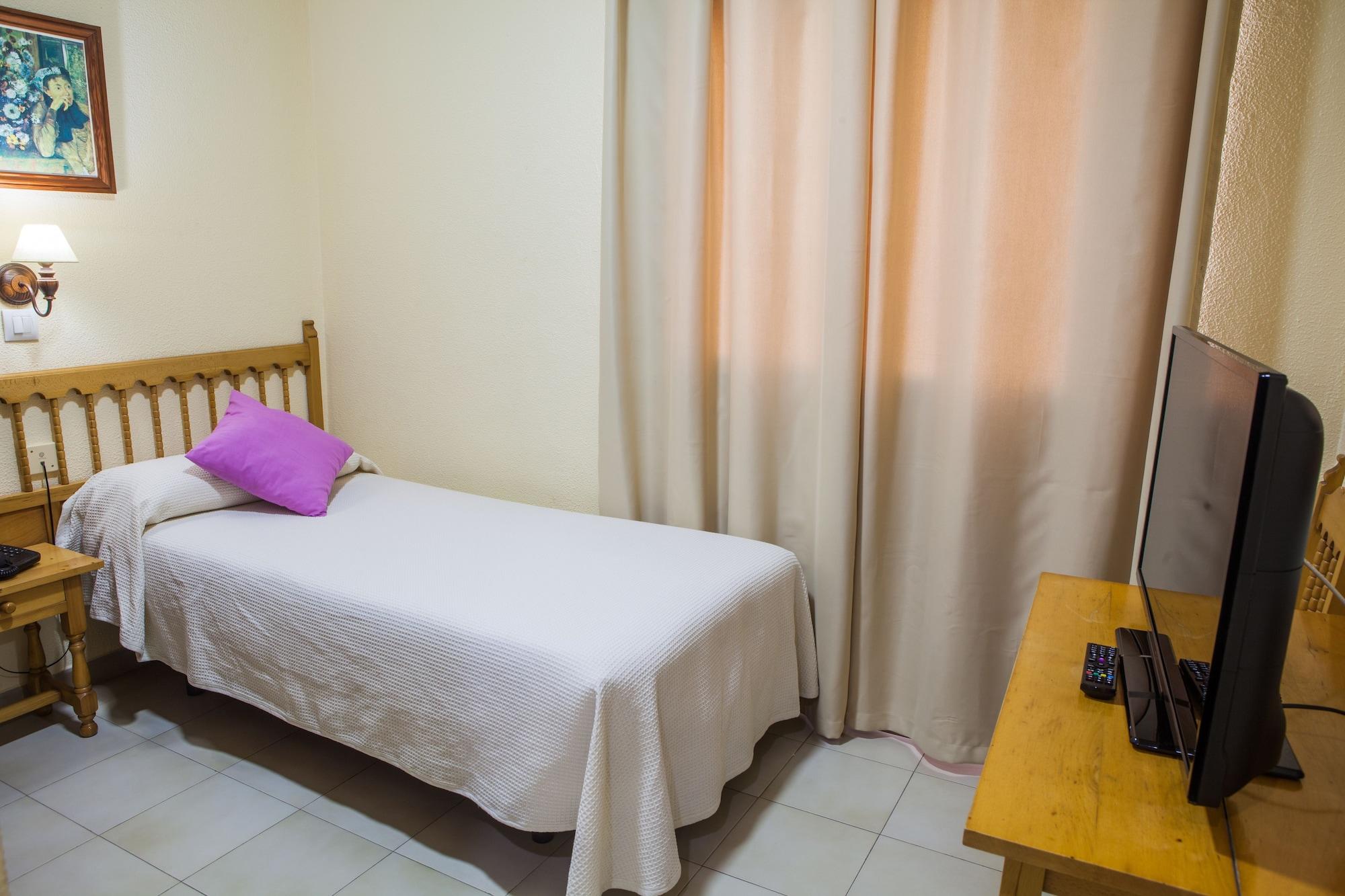 Hotel Tres Jotas Conil Conil De La Frontera Eksteriør billede