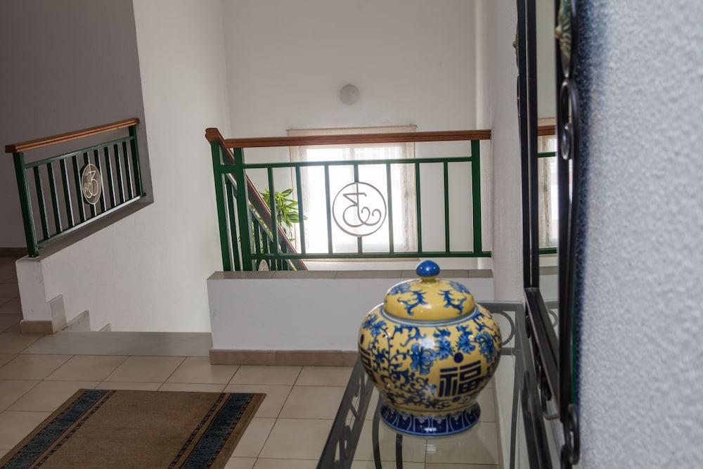 Hotel Tres Jotas Conil Conil De La Frontera Eksteriør billede