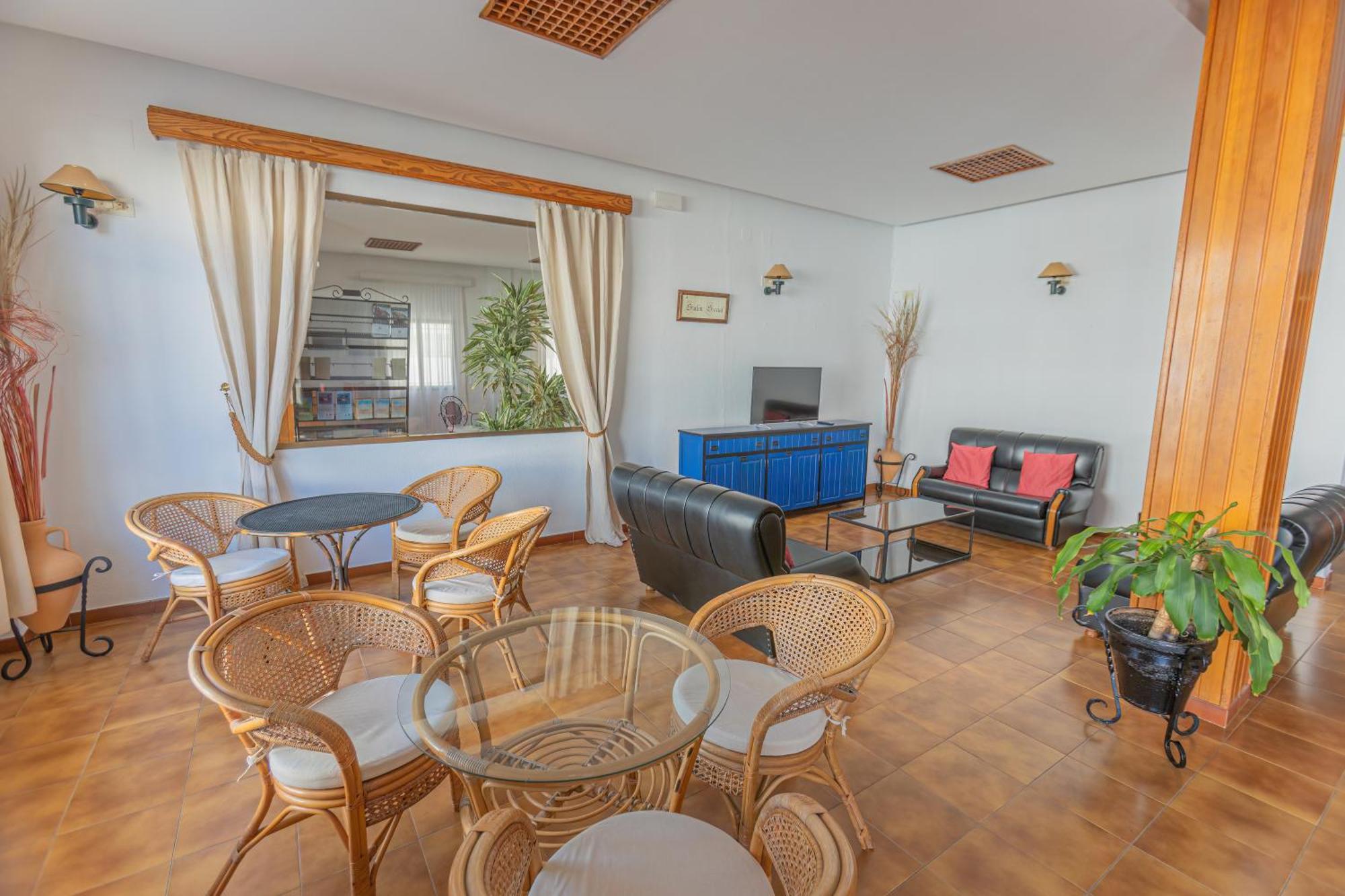 Hotel Tres Jotas Conil Conil De La Frontera Eksteriør billede