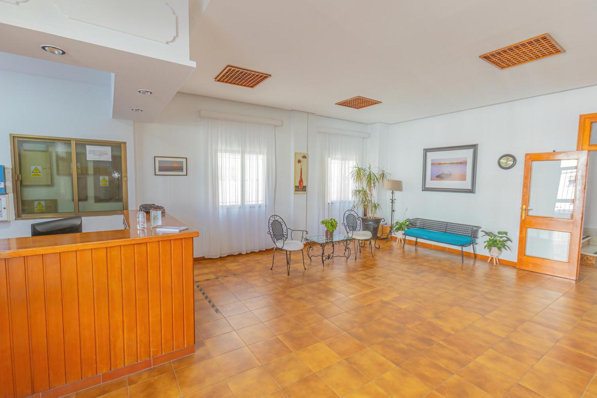 Hotel Tres Jotas Conil Conil De La Frontera Eksteriør billede