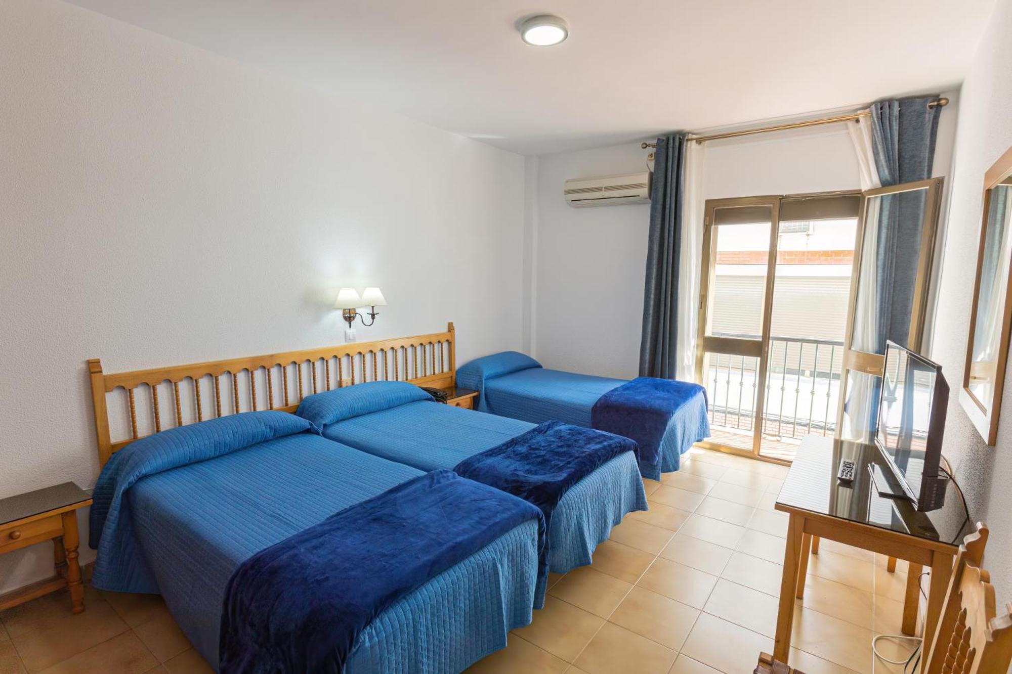 Hotel Tres Jotas Conil Conil De La Frontera Eksteriør billede