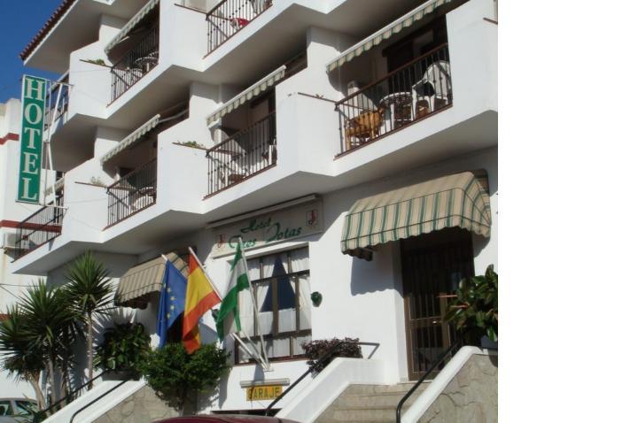 Hotel Tres Jotas Conil Conil De La Frontera Eksteriør billede