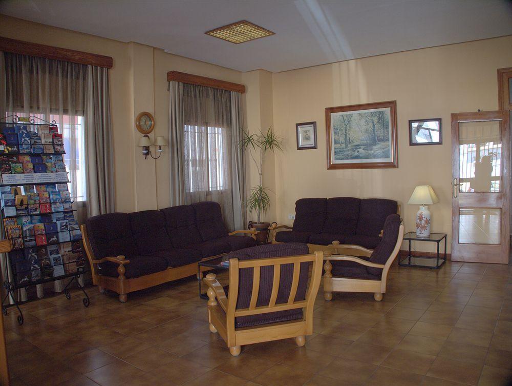 Hotel Tres Jotas Conil Conil De La Frontera Eksteriør billede