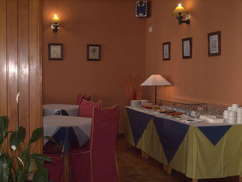 Hotel Tres Jotas Conil Conil De La Frontera Eksteriør billede
