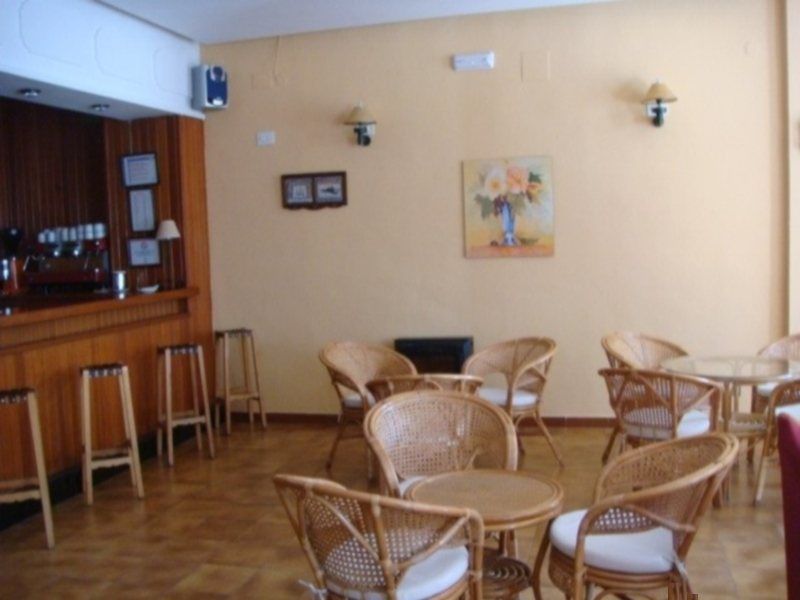 Hotel Tres Jotas Conil Conil De La Frontera Eksteriør billede