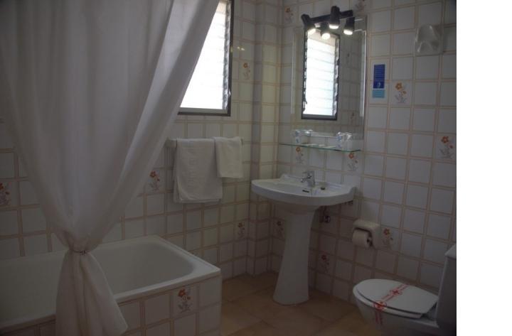 Hotel Tres Jotas Conil Conil De La Frontera Eksteriør billede