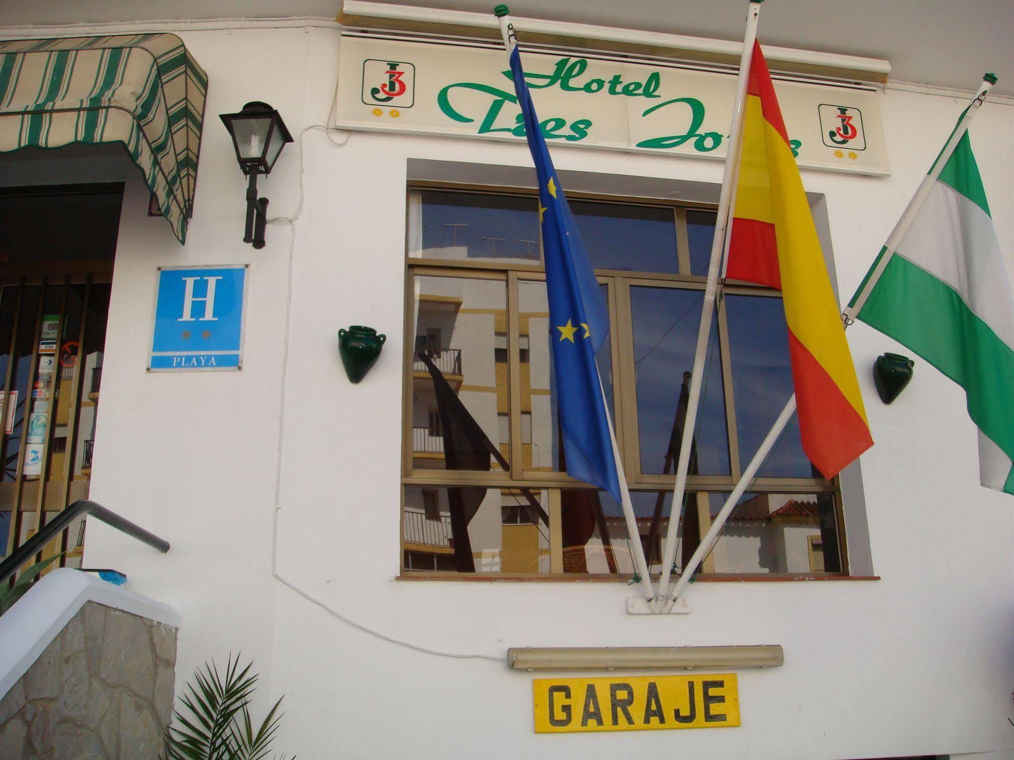 Hotel Tres Jotas Conil Conil De La Frontera Eksteriør billede