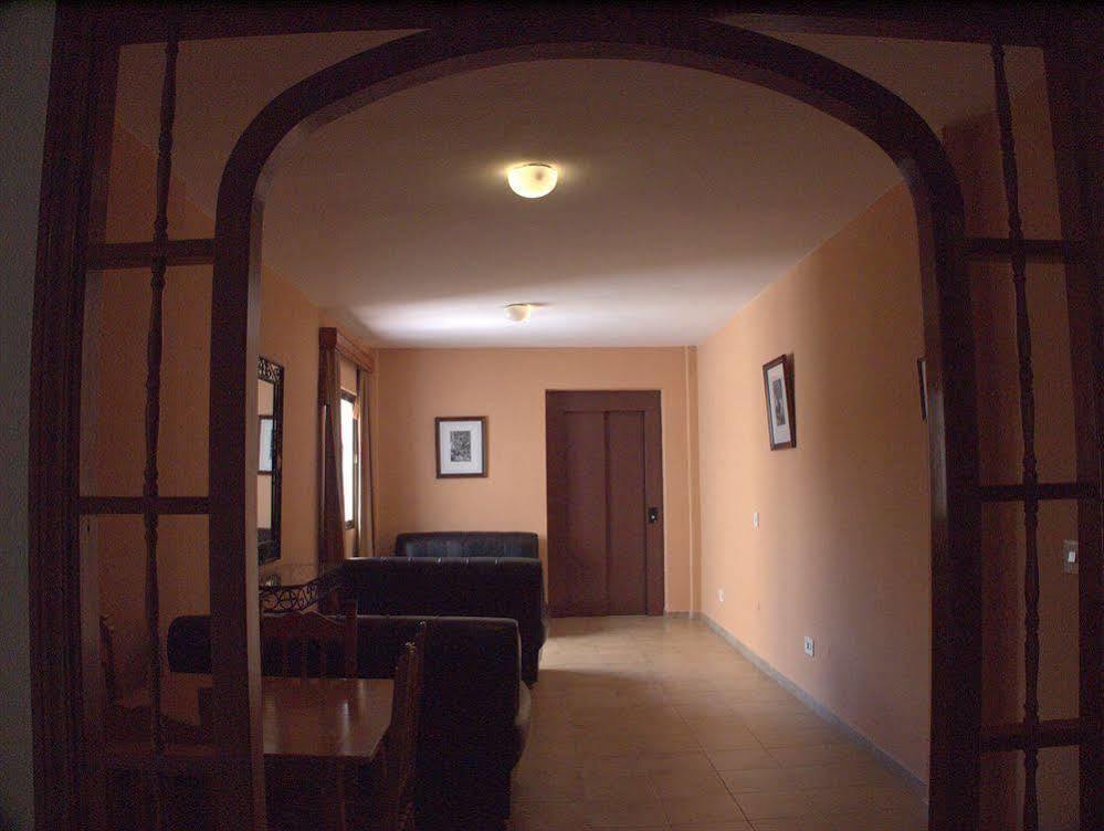 Hotel Tres Jotas Conil Conil De La Frontera Eksteriør billede