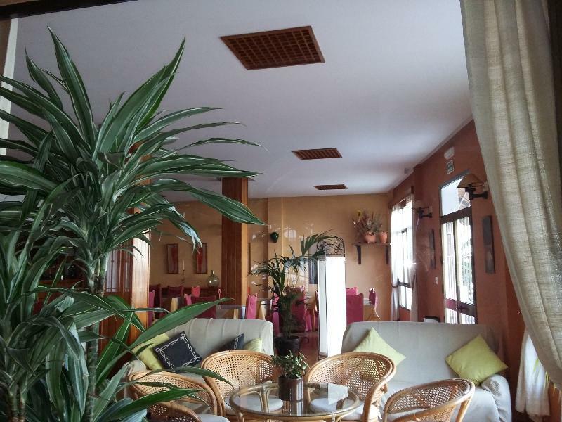 Hotel Tres Jotas Conil Conil De La Frontera Eksteriør billede